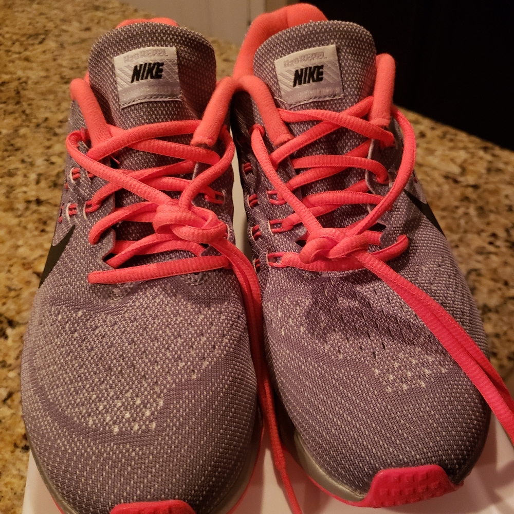 Nike Sneakers Size 9